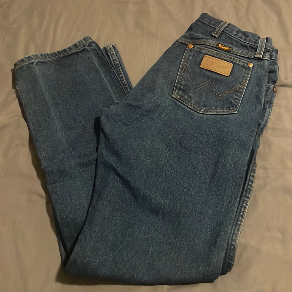 Wrangler men’s work jeans. 32x34. Little wear. Still good work pants. Outgrew 😂